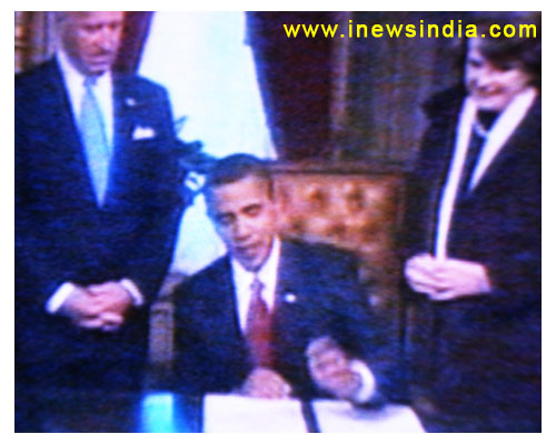 obama-signing-and-becoming-president